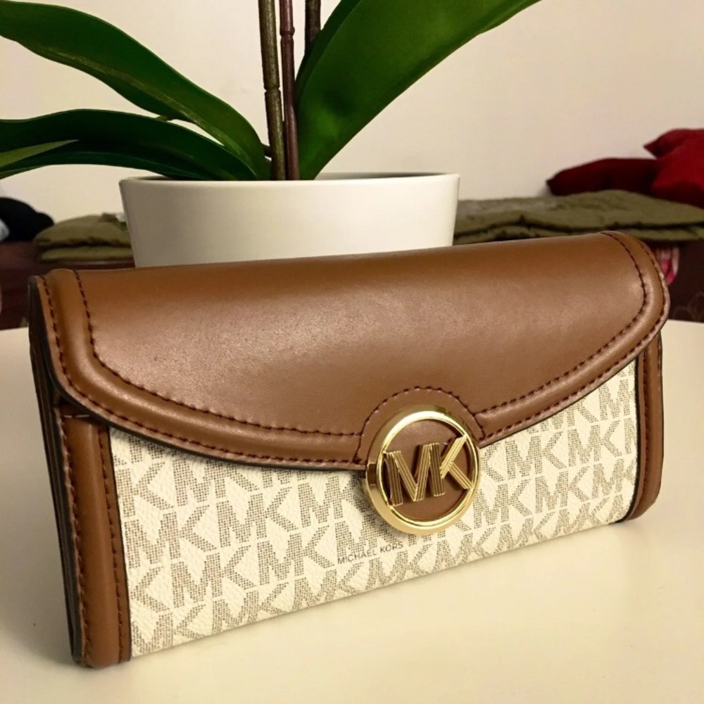 🌻MK🌻Brand new Michael Kors Wallet🌻